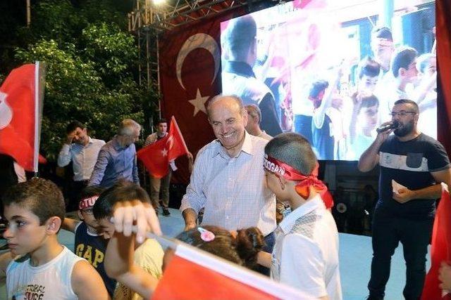 Başkan Kadir Topbaş Kağıthanelilerle Demokrasi Nöbetine Katıldı