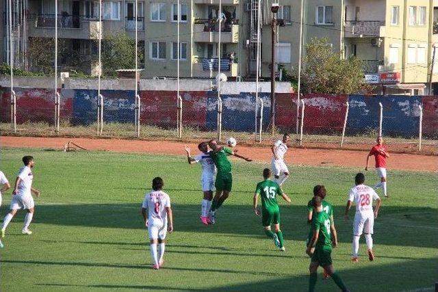 Bergama Belediyespor, 18 Futbolcuyu Renklerine Bağladı