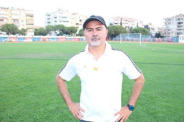 Bergama Belediyespor, 18 Futbolcuyu Renklerine Bağladı