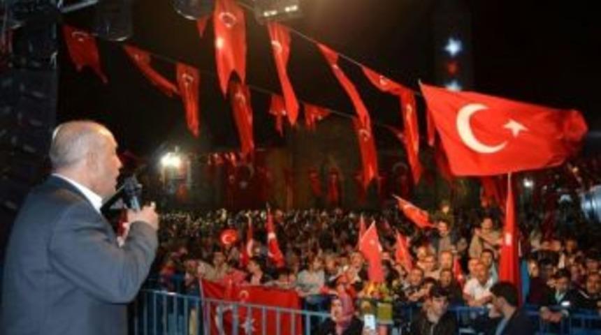 Ilıcalı, Demokrasi N&ouml;betinde Meydanlardan Ayrılmadı