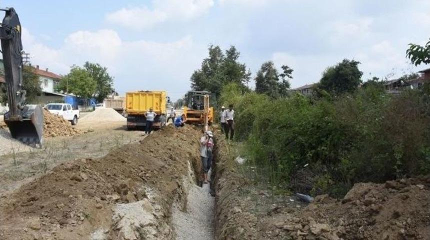 Yağmur Suyu Ana Hattı &Ccedil;alışması S&uuml;r&uuml;yor