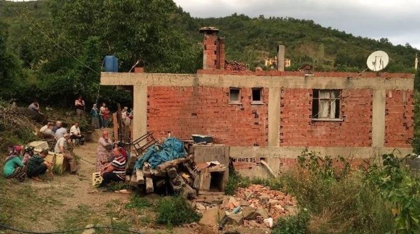 Berdel Y&uuml;z&uuml;nden 17 Yaşında İntihar Etti