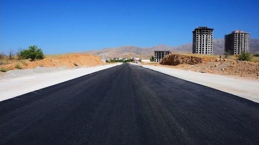 B&uuml;y&uuml;kşehir 3 Caddeyi Asfaltladı