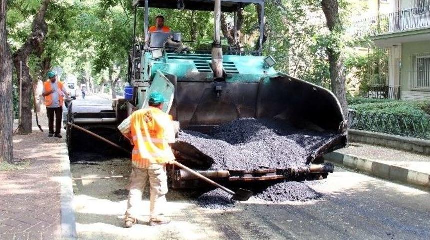 Bah&ccedil;elievler&rsquo;de Yollar Yenileniyor