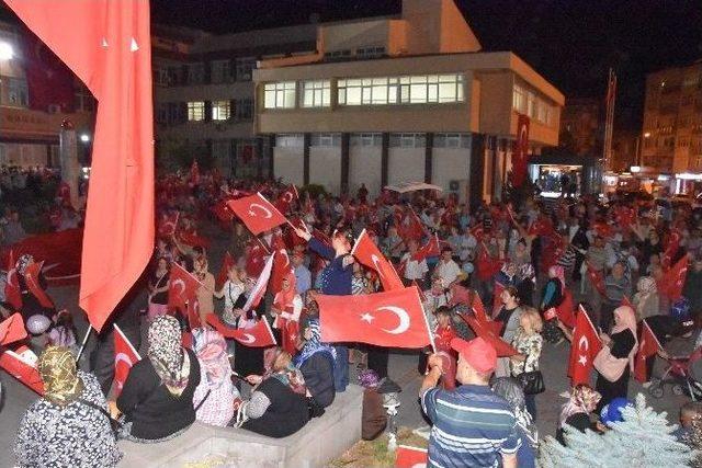 Vali Cirit: &ldquo;h&uuml;rriyet Ve Demokrasi En &Ccedil;ok Bu Millete Yakışıyor&rdquo; 1