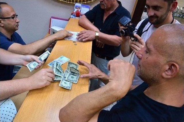 Piyasada ’1 Dolar’ Hareketliliği