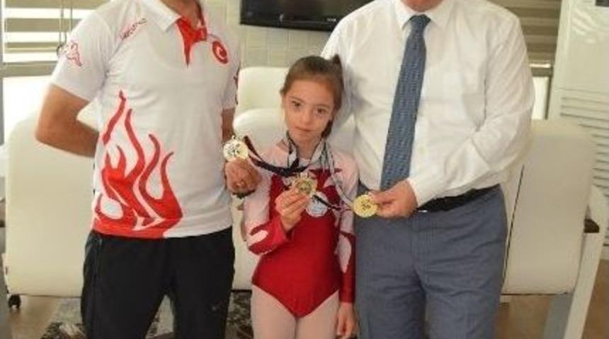 &Ouml;zel Şampiyon S&uuml;meyye &Ouml;d&uuml;llendirildi