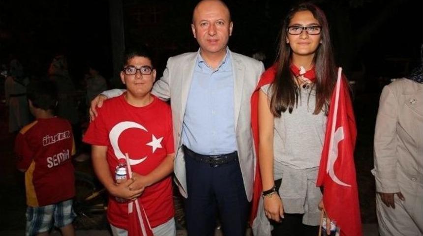 Demokrasi N&ouml;betinde Durmak Yok