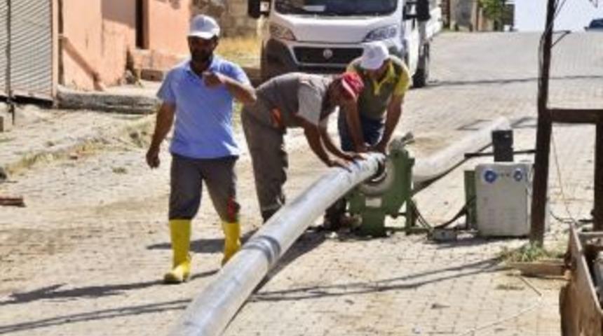 &Ccedil;ınar&rsquo;a Doğal Kaynak Suyu Veriliyor