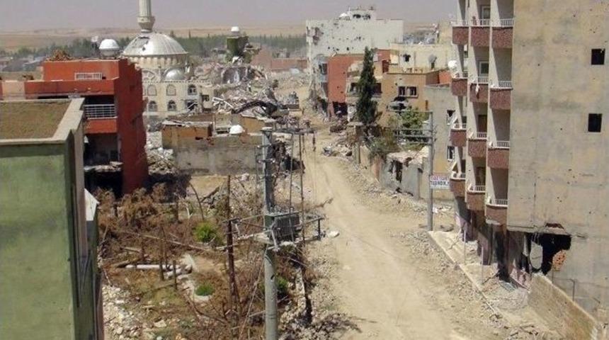 Nusaybin&rsquo;de Hasarlı Binaların Yıkımına Başlandı