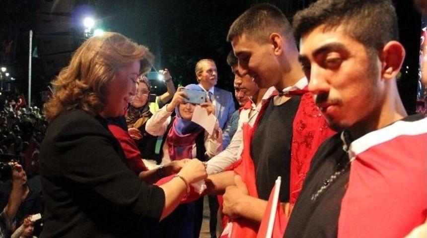 Demokrasi N&ouml;betinde Asker Kınası