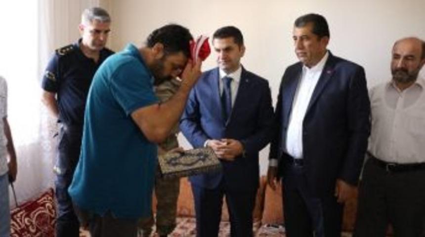 Demokrasi Şehidinin Ailesine Ziyaret