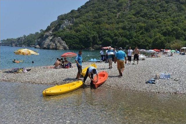 Olimpos Ve Çıralı Sahilinde Seyyar Satıcı Operasyonu