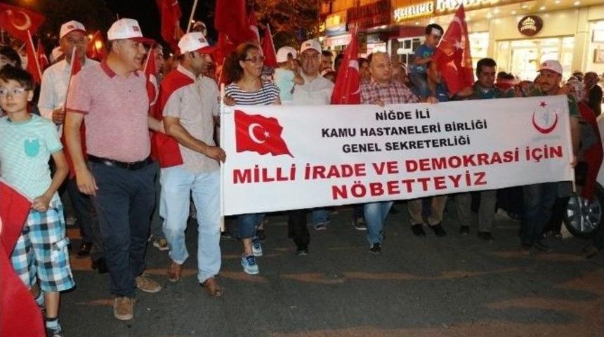 Niğde Kamu Hastaneler Birliği Demokrasi Y&uuml;r&uuml;y&uuml;ş&uuml; D&uuml;zenledi