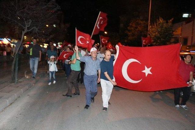 Niğde Kamu Hastaneler Birliği Demokrasi Yürüyüşü Düzenledi