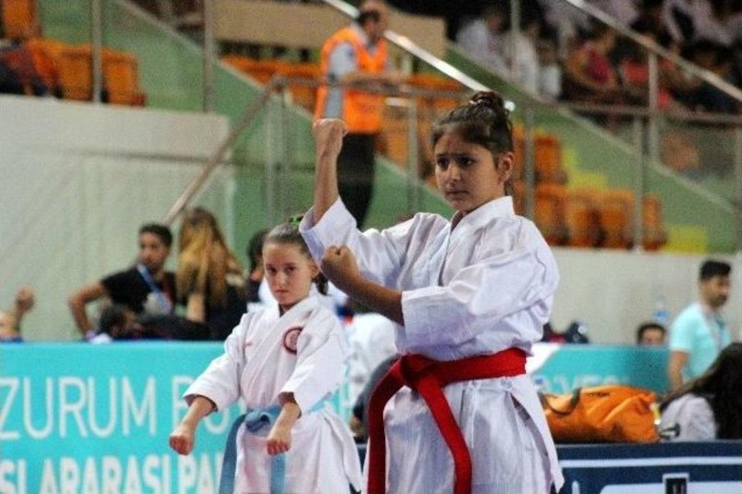 13. Uluslararası Paland&ouml;ken Karate Turnuvası Başladı
