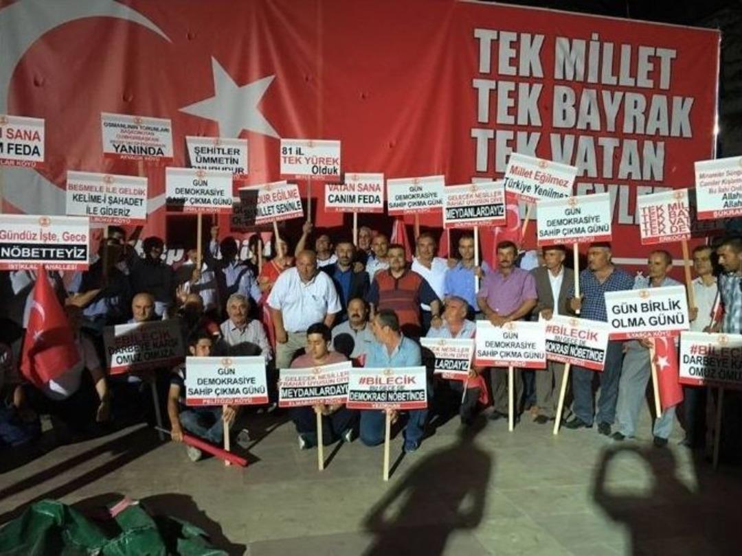 Bilecik&rsquo;te Muhtarlardan Demokrasi N&ouml;betine Destek