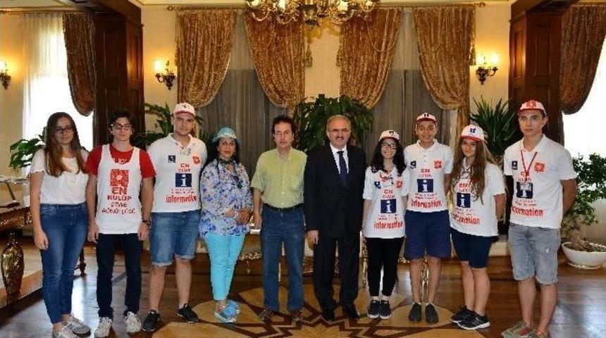 Vali Karaloğlu Bursa&rsquo;dan Gelen &Ouml;ğrencileri Ağırladı