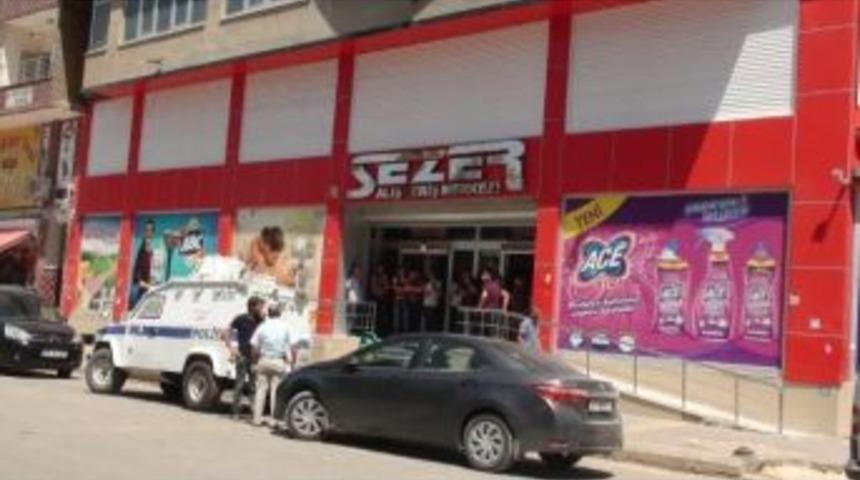 Alışveriş Merkezine Fet&ouml; Operasyonu: 5 G&ouml;zaltı