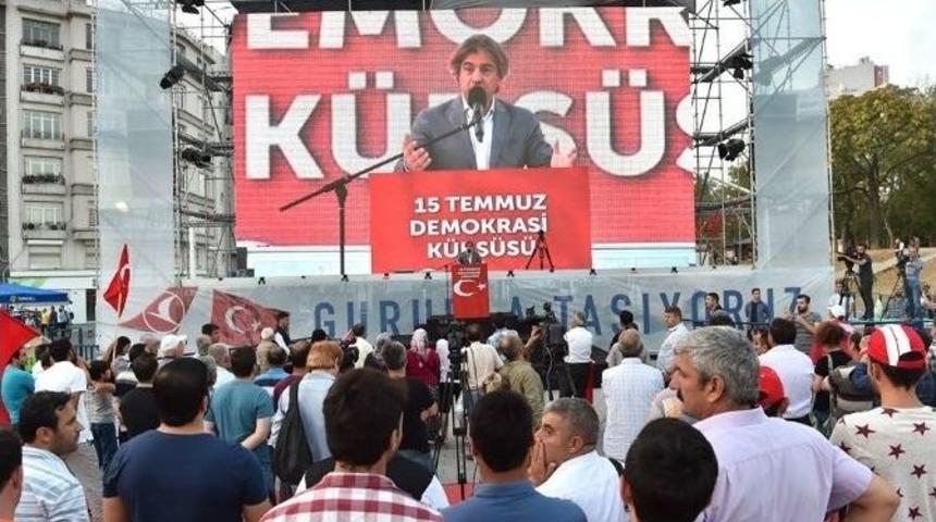 Taksim Demokrasi K&uuml;rs&uuml;s&uuml;&rsquo;nde T&uuml;rkiye&rsquo;nin B&uuml;y&uuml;k Zaferi Anlatıldı