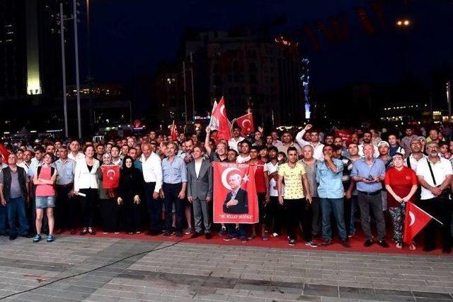 Taksim Demokrasi Kürsüsü’nde Türkiye’nin Büyük Zaferi Anlatıldı