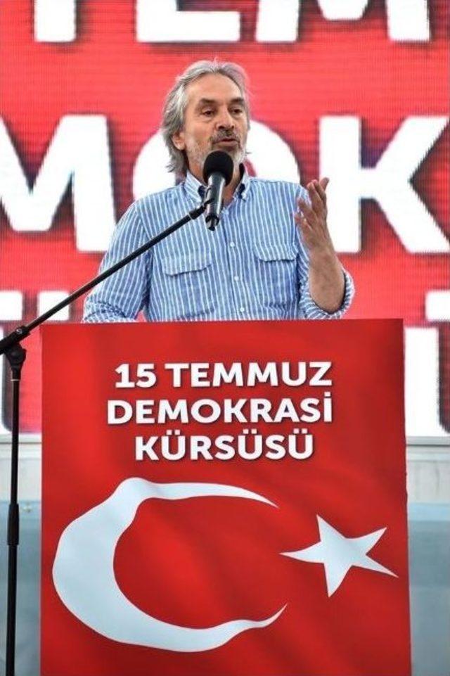 Taksim Demokrasi Kürsüsü’nde Türkiye’nin Büyük Zaferi Anlatıldı