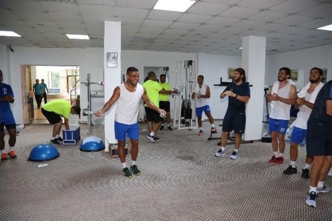 Adana Demirspor&rsquo;da Şampiyonluk Şarkıları S&ouml;ylenmeye Başlandı