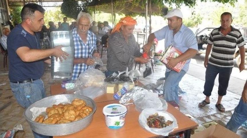 K&ouml;yl&uuml;ler Yangınla Savaşan Orman İş&ccedil;ilerine Yemek Temin Ediyor