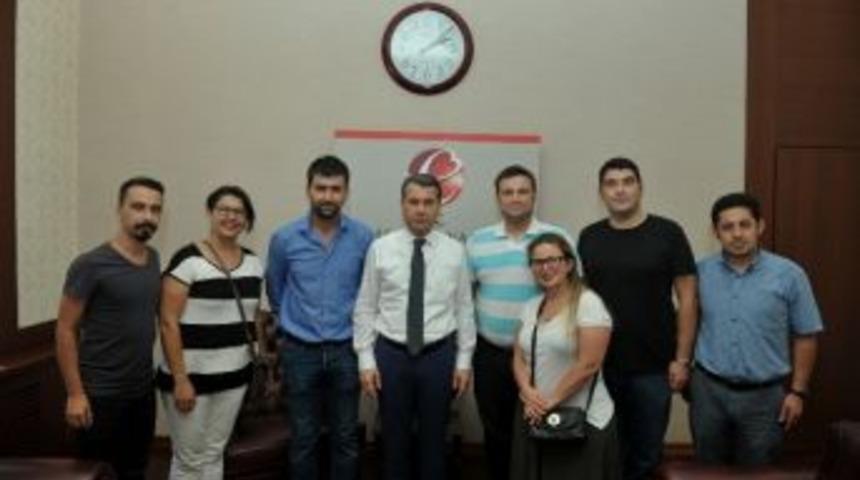 İşitme Engelliler Eğitim, K&uuml;lt&uuml;r, Gen&ccedil;lik Ve Spor Kul&uuml;b&uuml; Derneği&rsquo;nden Vali &Ccedil;elik&rsquo;e Ziyaret