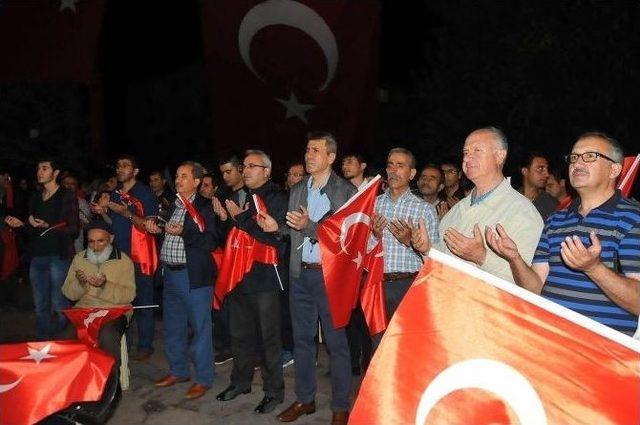 Temsili Nasreddin Hoca Demokrasi Nöbetine Katıldı