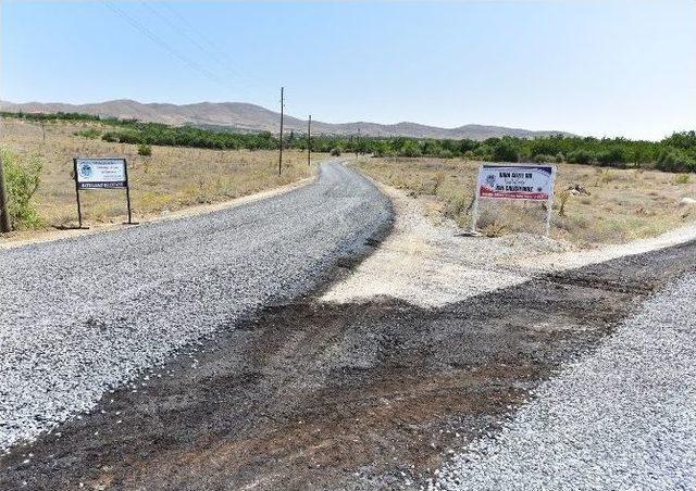 Bulgurlu Mahallesi’nde Asfalt Ve Kilit Taş Çalışmaları Yapılıyor