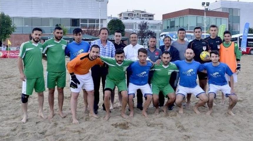 Tepebaşı&rsquo;nda Plaj Futbolu Turnuvası Başladı