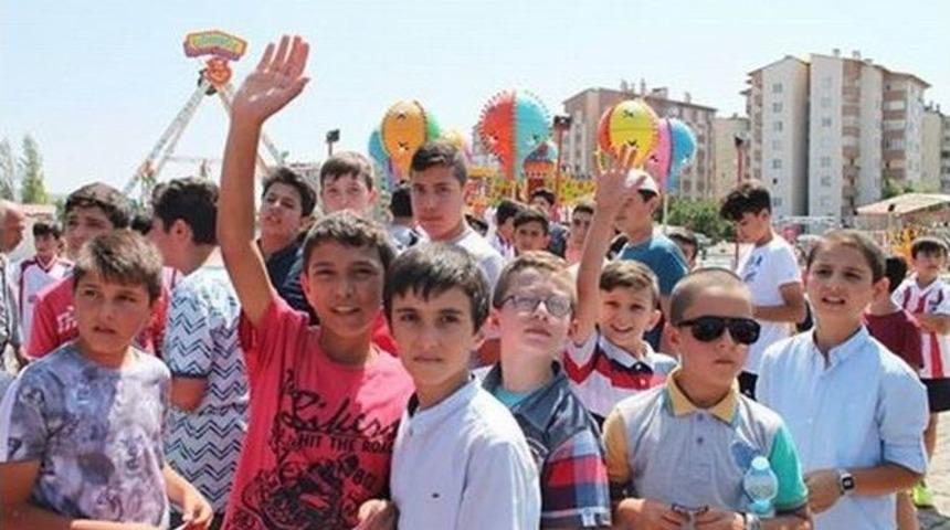 Kur&rsquo;an Kursu &Ouml;ğrencilerinin Lunapark Sevinci