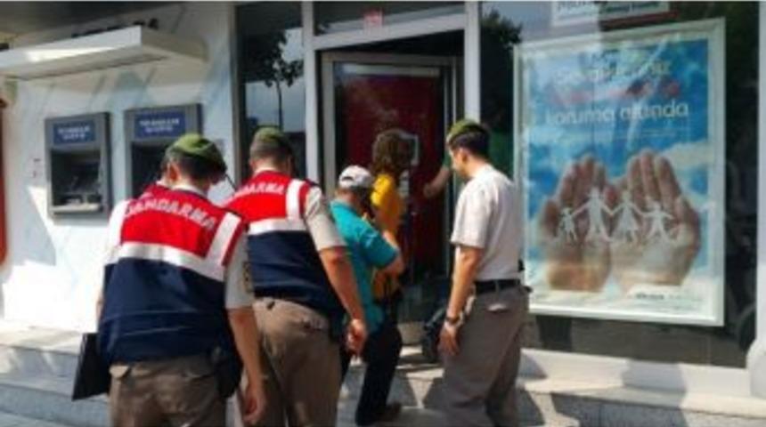 Jandarma Ekipleri Bank Asya&rsquo;ya Girdi