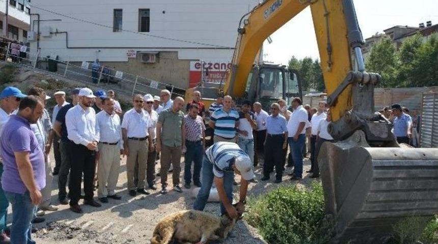 Niksar’da ‘kapalı Semt Pazarı Ve Otopark Projesi’ İnşaatına Başlandı