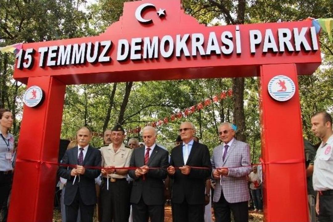 Om&uuml;&rsquo;de &ldquo;15 Temmuz Demokrasi Parkı Ve Anıtı&rdquo; A&ccedil;ıldı
