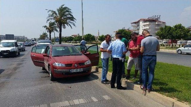 Antalya’da Zincirleme Kaza: 2 Yaralı