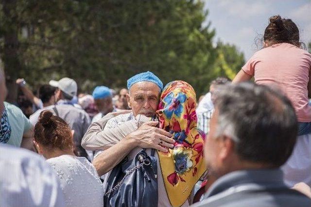 Hacca Giden İlk Kafile, Hasan Polatkan’dan Havalandı