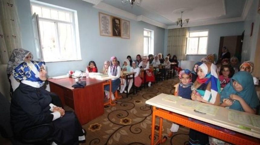 Vali Işın&rsquo;ın Eşinden Kur&rsquo;an Kursu Ziyareti