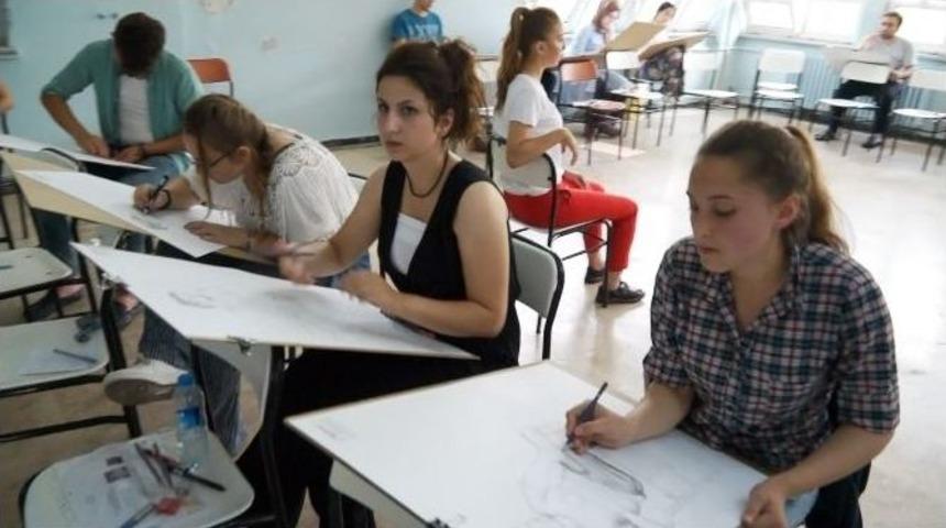 B&uuml;&rsquo;de Resim-iş Eğitimi B&ouml;l&uuml;m&uuml; &Ouml;zel Yetenek Sınavı Yapıldı