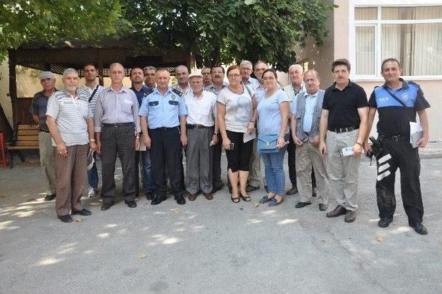 İl&ccedil;e Emniyet M&uuml;d&uuml;r&uuml; G&uuml;ner Muhtarla Bir Araya Geldi 1