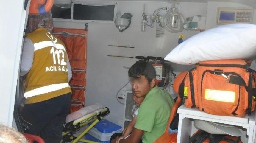 Tekirdağ&rsquo;da Otomobil Elektrikli Bisiklete &Ccedil;arptı: 3 Yaralı