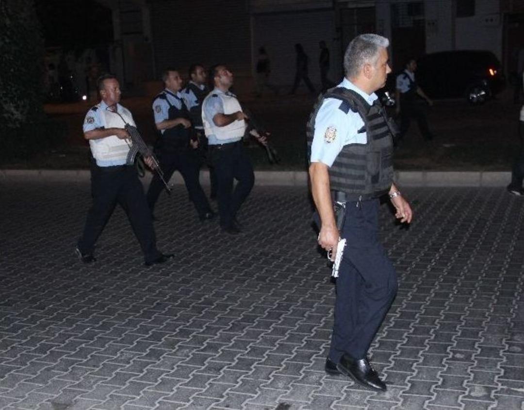 Adana&rsquo;da Silahlı Saldırı: 3 Polis Ve 1 Vatandaş Yaralı