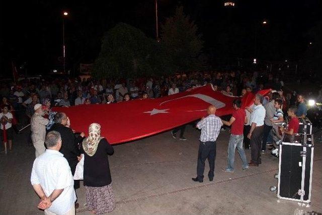 Tekirdağ’da Demokrasi Nöbeti Sürüyor