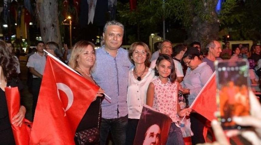 Demokrasi İ&ccedil;in M&uuml;zik Sokakta