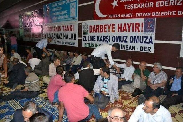 Tatvan’da Demokrasi Nöbeti Devam Ediyor