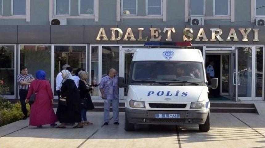 Bandırma&rsquo;da 100&rsquo;&uuml;n &Uuml;zerinde Kamu G&ouml;revlisi A&ccedil;ığa Alındı