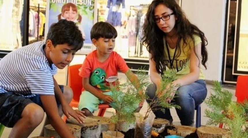 &Ccedil;ocuklar Deepo&rsquo;da Fidan Dikiyor