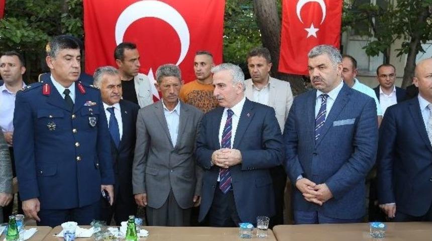 Vali Kam&ccedil;ı Şehit Temizy&uuml;rek&rsquo;in Mevlidine Katıldı
