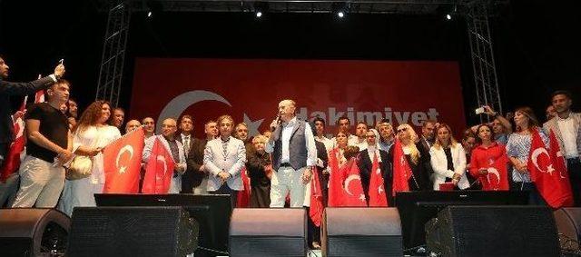 Ümraniye Şehitler Meydanı’da Milli İrade Nöbeti’ne Devam